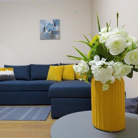 Flowers Garden Apartment Велико-Тирново Екстер'єр фото